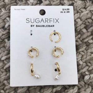 2 pairs of gold earrings